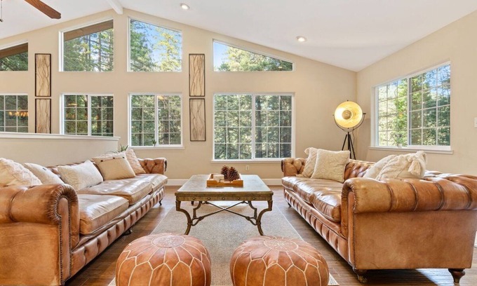 Guerneville House | Guerneville Glamour! Modern Retreat~Hot Tub| Pets