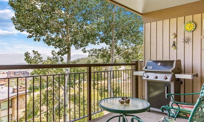 Snowmass Village Condo | Guest Favorites at 10% Off! Stay 3 nights through Nov