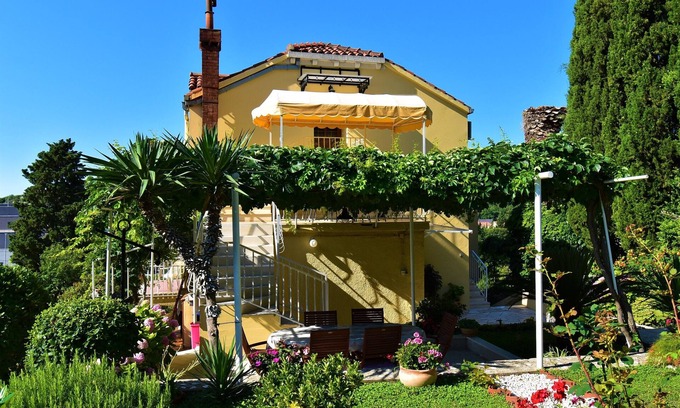 Srebreno Apartment | Guest House Kanjuo - Two Bedroom Apartment with Terrace and Garden View