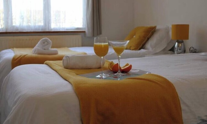 Luton House | Guest house near Luton Airport