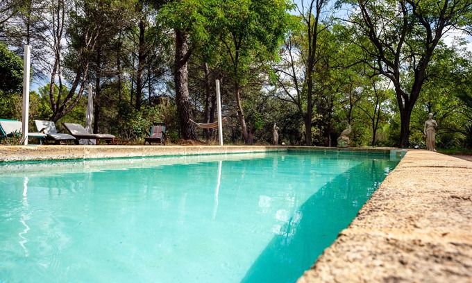 Aix-en-Provence Apartment | Guest House 'Pigeonnier Indépendant' with Shared Pool and Shared Garden