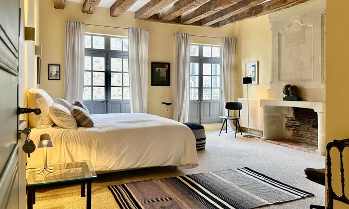 Azay-le-Rideau Apartment | Guest room Jaune - Auberge Radieuse