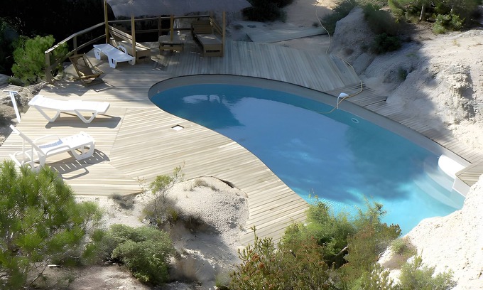 Moureze Bed & Breakfast | Guest Room 'Le Sabel - Blue Room' with Mountain View, Shared Pool