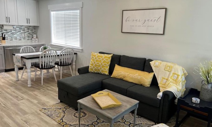 Idaho Falls Apartment | Guest Suites 1998 #3 - Cheerful 1 bedroom 1 bath Suite