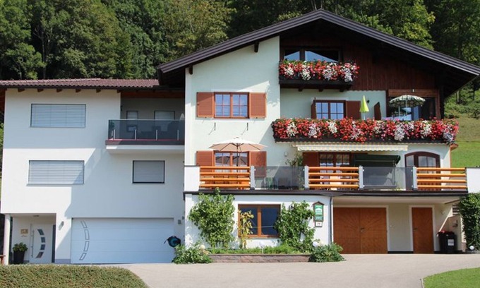 Tiefgraben Apartment | Guesthouse Ellmauer Annemarie - Apartment Schafbergblick