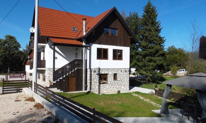 Jezerce House | Guesthouse Family Bosnic - Double Room with Balcony - 3 - 4