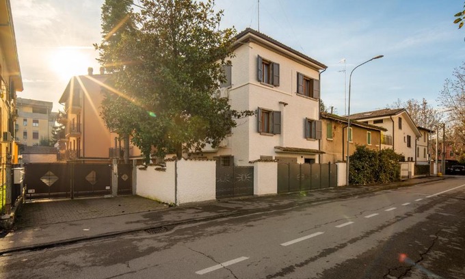 Reggio nell'Emilia House | GuestHouse Tramonti