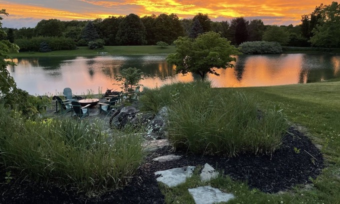 Red Hook Cottage | Guesthouse with Catskill views, private pool, hot tub, and lake