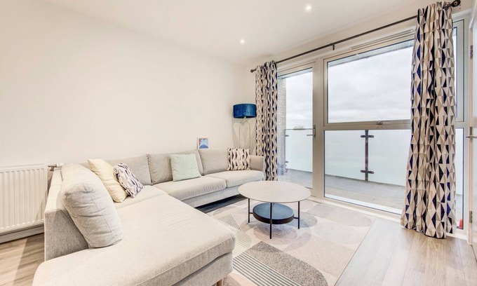 Hounslow Central Apartment | GuestReady - Cosmopolitan Living in Hounslow