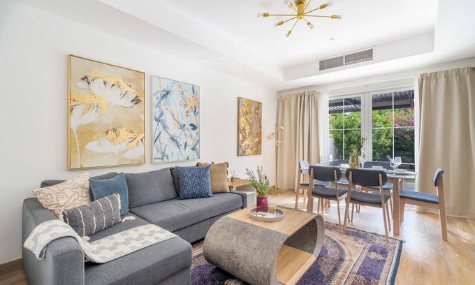 Dubai Villa | GuestReady - Deluxe Spring Townhouse