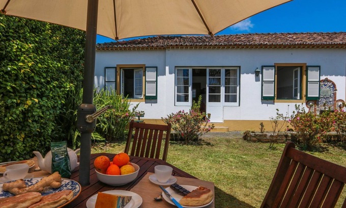 Furnas Apartment | GuestReady - Domus Adepta Charming w/Garden