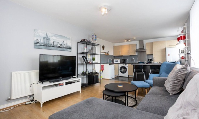 Liverpool City Centre Apartment | GuestReady - Modern stay in Bispham House