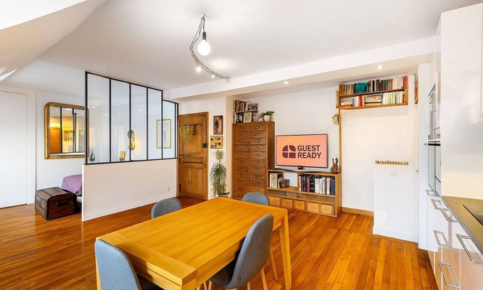 Saint-Vincent-de-Paul Apartment | GuestReady - Parisian bliss in the 10th district