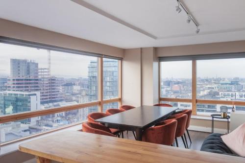 Grand Canal Dock Apartment | GuestReady - Stunning views from Millenium Tower