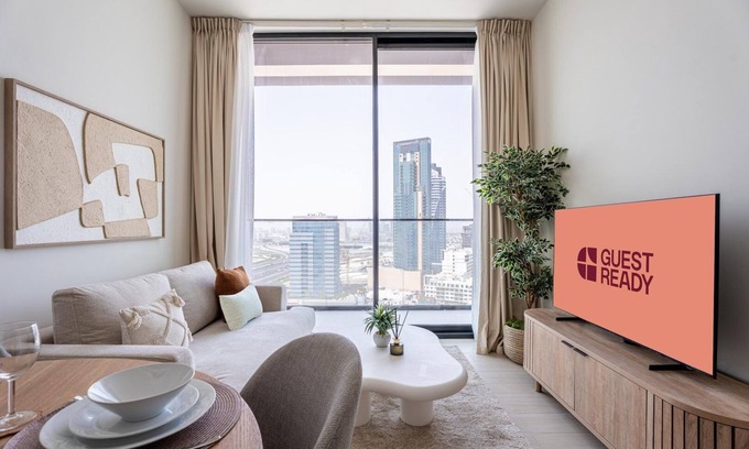 Jumeirah Village Circle Apartment | GuestReady - Top-Floor Tranquillity in JVC