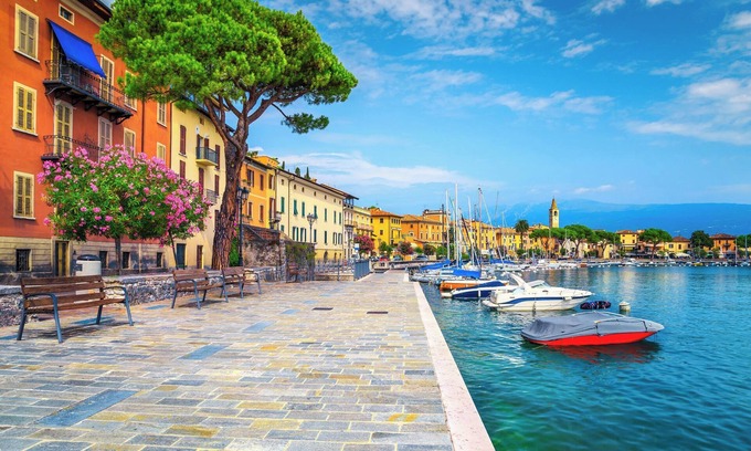 Toscolano Maderno Apartment | Gufo- Flowers -100m Near Lake