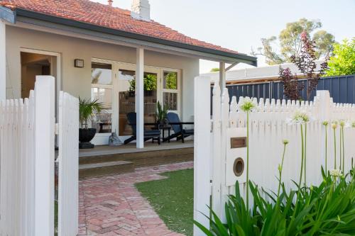 Guildford House | Guildford Cottage By Swan Bnb Management