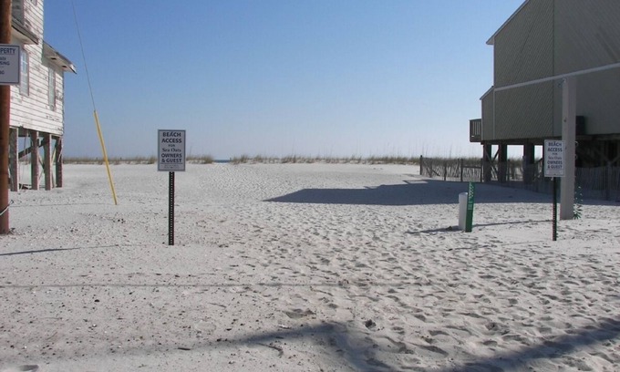 Gulf Shores Condo | Gulf Shores Great Family Getaway Condo Overlooking Pool w/Beach & Lagoon Access