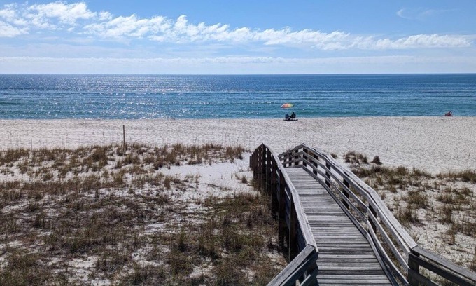 Ono Island Condo | Gulf Side Villas 1B Pet Friendly Gulf Front condo-Free Daily Activities