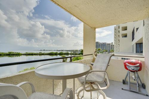 Hudson Apartment | Gulf-View Balcony and Pool Access Hudson Retreat