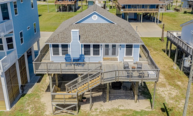San Luis House | Gulf-view haven steps to ocean with huge deck, WiFi, & AC - dogs & snowbird OK