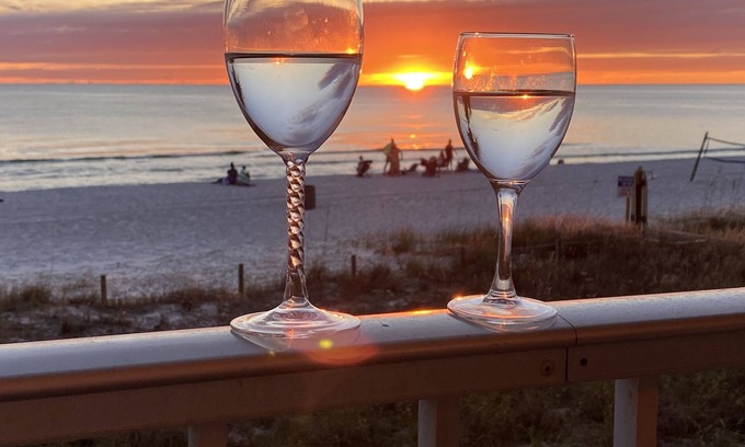 Panama City Beach Apartment | GULFFRONT VIEW Beach chairs Umbrella thru 10-31 Best in Show & Best Location