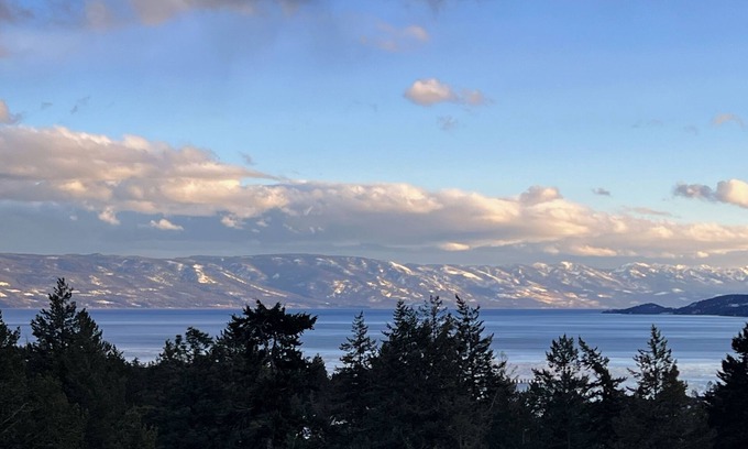 Somers House | Gundy's Getaway Lower Views of Flathead Lake & Montana Mission.Mountains
