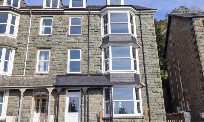 Barmouth Cottage | GWYNFA, pet friendly, country holiday cottage in Barmouth