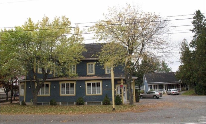 Saint-Alexandre-de-Kamouraska Hotel | hôtel Fleurs Karaïbes