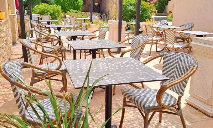 Uchaud Hotel | Hôtel Restaurant Le Clos Des Capitelles