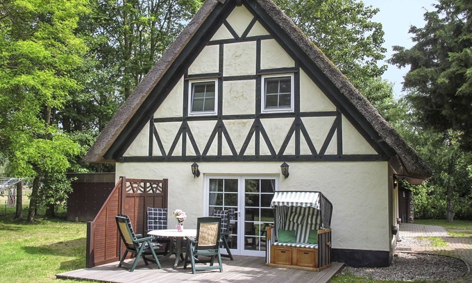 Altenkirchen House | Hühnerhaus by Interhome