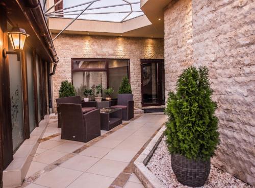 Arad Apartment | H & V Residence - Split Level Apartment
