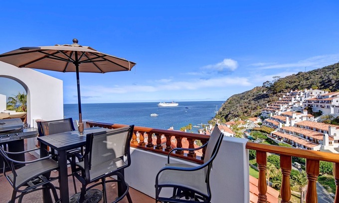 Avalon Condo | H1780: Gorgeous Villa, Stunning Panoramic Ocean Views,6-seat Golf Cart,Fireplace