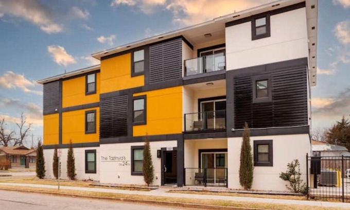Asian District Condo | H2/H4/H6 Spacious & Urban Modern Condo - 3 units!