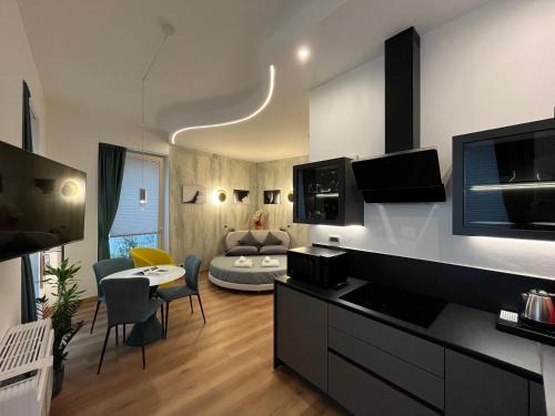 Citta Nuova-Barriera Nuova-San Vito-Citta Vecchia Apartment | Habemus Loft -The Circle raffinato ed esclusivo Art-loft open space nel cuore storico pedonale di Trieste