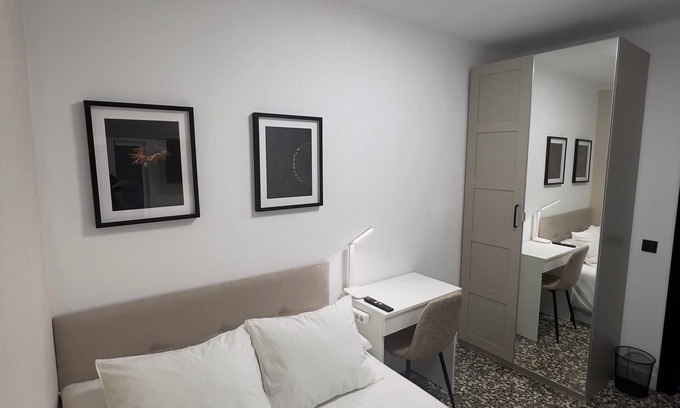 Collblanc y La Torrassa Apartment | Habitación compartida