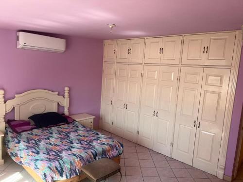 Chihuahua House | habitación a 2 cuadras de la Normal del Estado y 8 de ITESM