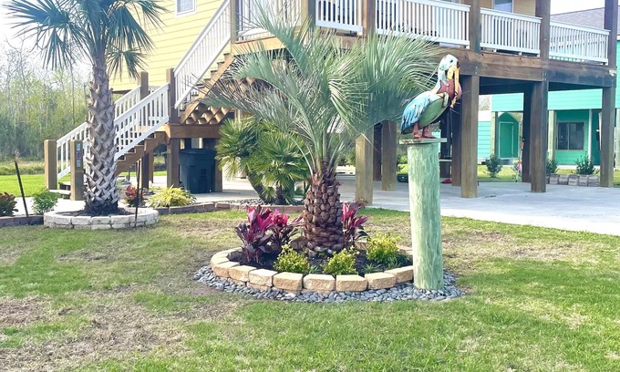 Hackberry House | Hackberry Hideaway I Waterfront On Lake Calcasieu