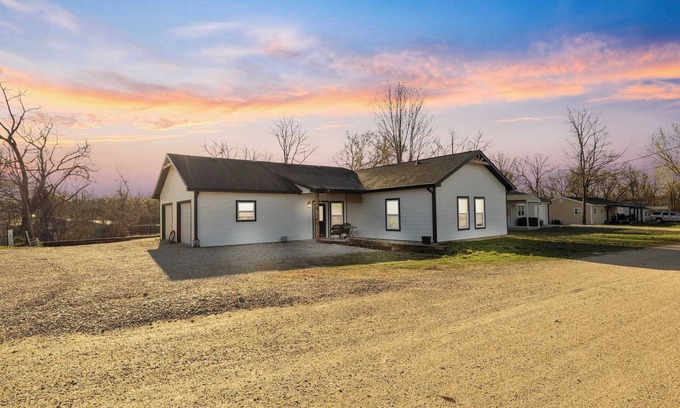 Linn Creek Apartment | Hackberry Lookout - Osage Beach