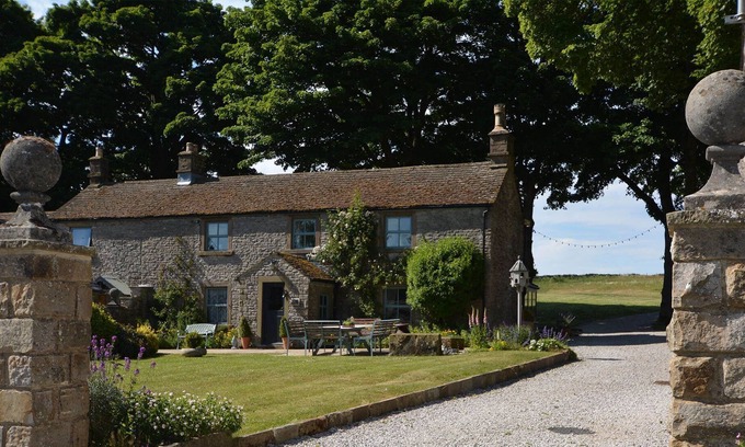 Bakewell Other | Haddon Grove Farmhouse - glorious group accommodation with pool, games and lots of heart