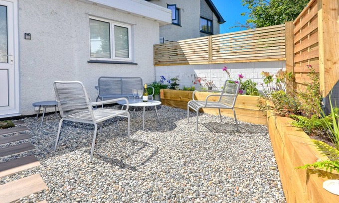 Llanbedrog House | Hafan Bach - Two Bedroom House, Sleeps 4