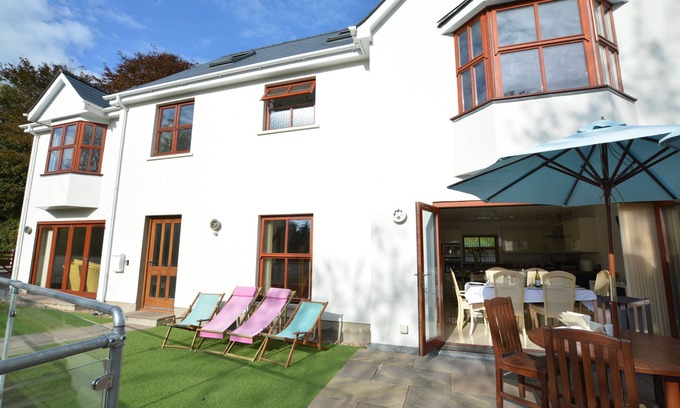 Amroth House | Hafan Dawel - Luxury ,Pet Friendly , 5 Star rated ,6 Bedroom ,4 bathroom house