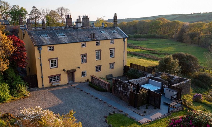 Egremont House | HAILE HALL - with HOT TUB - Private wing with 4 huge ensuite bedrooms