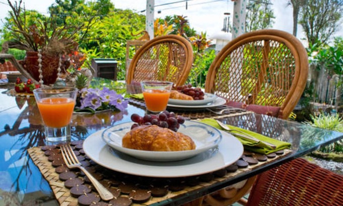 Hilo House | Hale Kawehi B&B Guesthouse