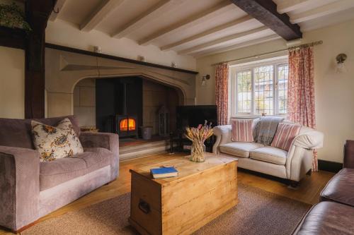 Ambleside House | Half Way House, Clappersgate, sleeps 8