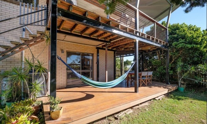 Dunwich House | Hammocks and views at your spacious island retreat