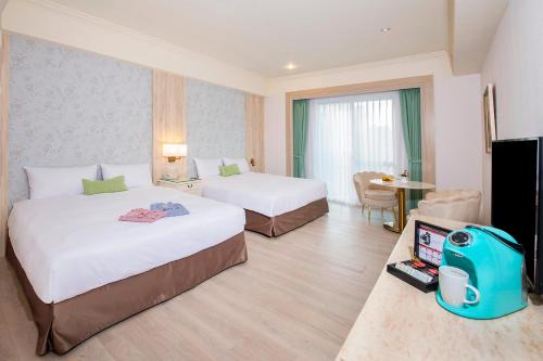 Zhongshan Hotel | Hamp Court Palace Taipei