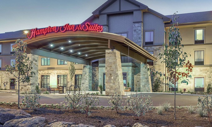 Southern Crossing Hotel | Hampton Inn & Suites Bend
