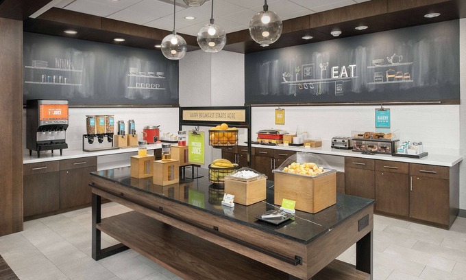 Charlotte Hotel | Hampton Inn & Suites Charlotte Airport Lake Pointe