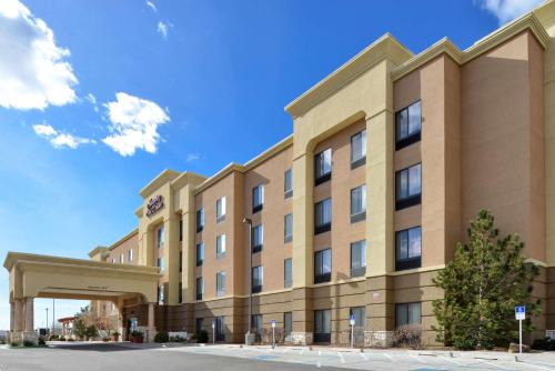 Westside Hotel | Hampton Inn & Suites - Coors Road